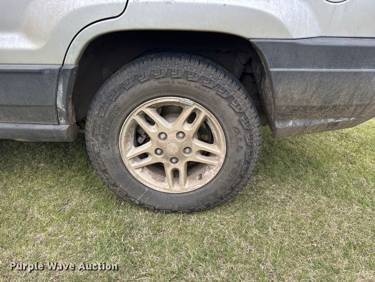 image for item FB7253 2004 Jeep Grand Cherokee SUV