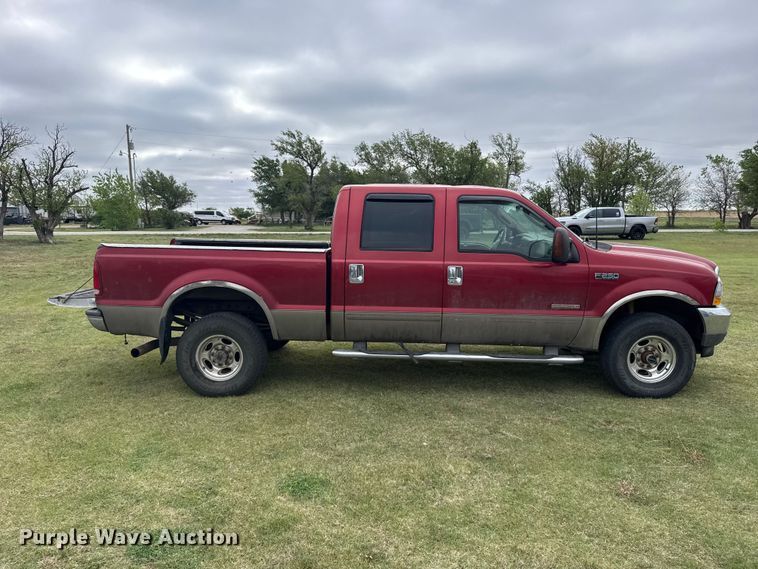 image for item FB7254 2003 Ford F250 Super Duty Crew Cab pickup truck