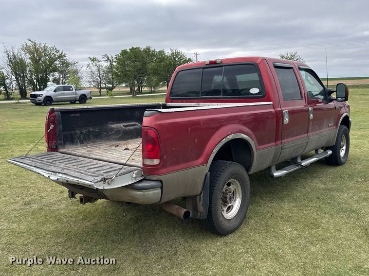 image for item FB7254 2003 Ford F250 Super Duty Crew Cab pickup truck