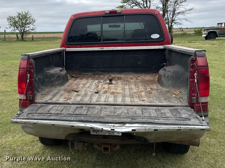 image for item FB7254 2003 Ford F250 Super Duty Crew Cab pickup truck