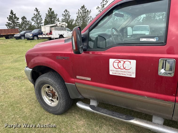 image for item FB7254 2003 Ford F250 Super Duty Crew Cab pickup truck