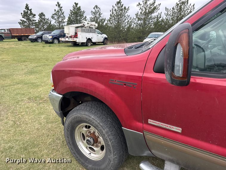 image for item FB7254 2003 Ford F250 Super Duty Crew Cab pickup truck