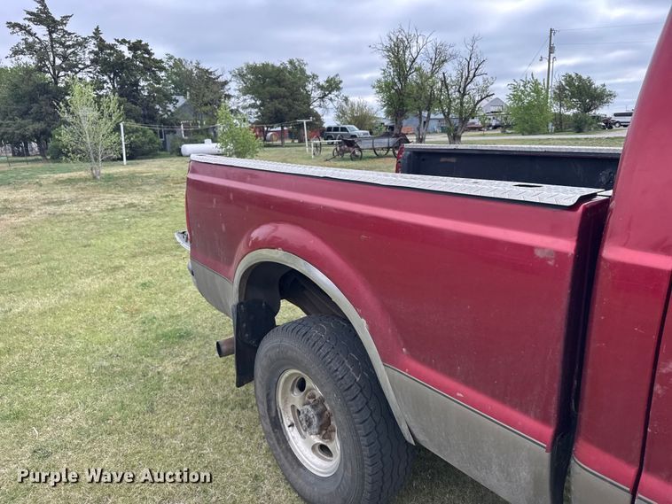 image for item FB7254 2003 Ford F250 Super Duty Crew Cab pickup truck