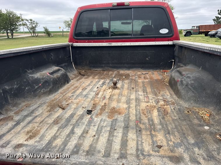 image for item FB7254 2003 Ford F250 Super Duty Crew Cab pickup truck