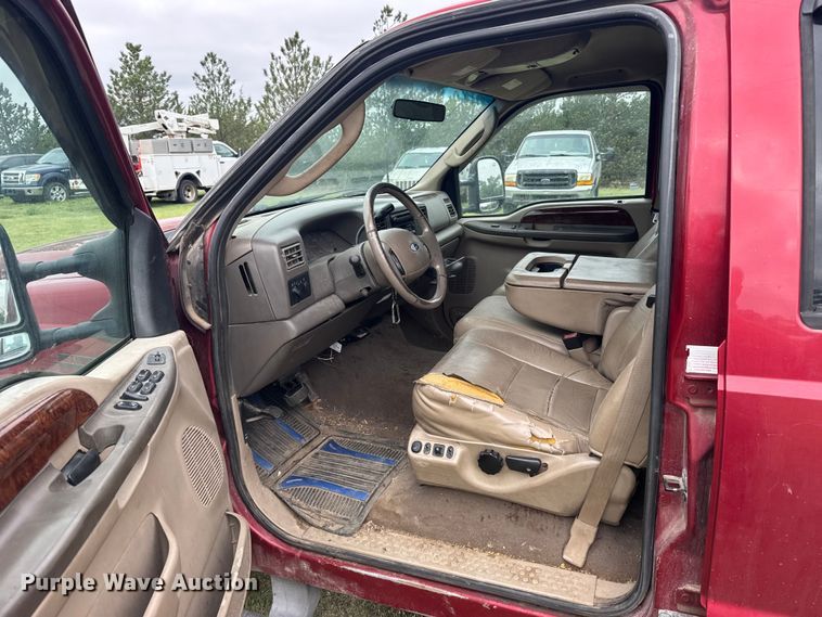image for item FB7254 2003 Ford F250 Super Duty Crew Cab pickup truck