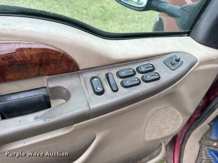 image for item FB7254 2003 Ford F250 Super Duty Crew Cab pickup truck