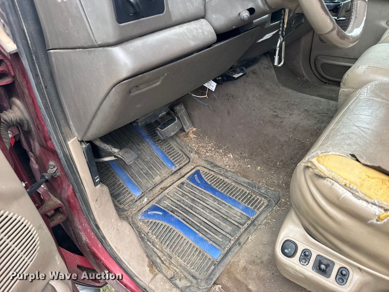 image for item FB7254 2003 Ford F250 Super Duty Crew Cab pickup truck