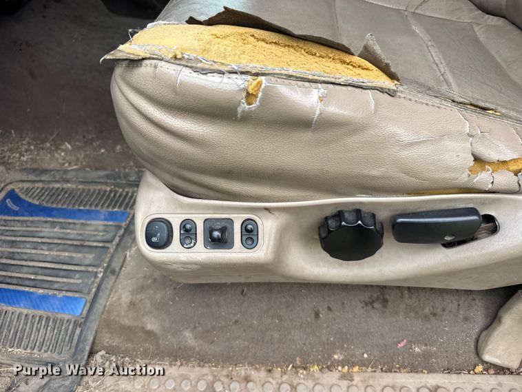 image for item FB7254 2003 Ford F250 Super Duty Crew Cab pickup truck