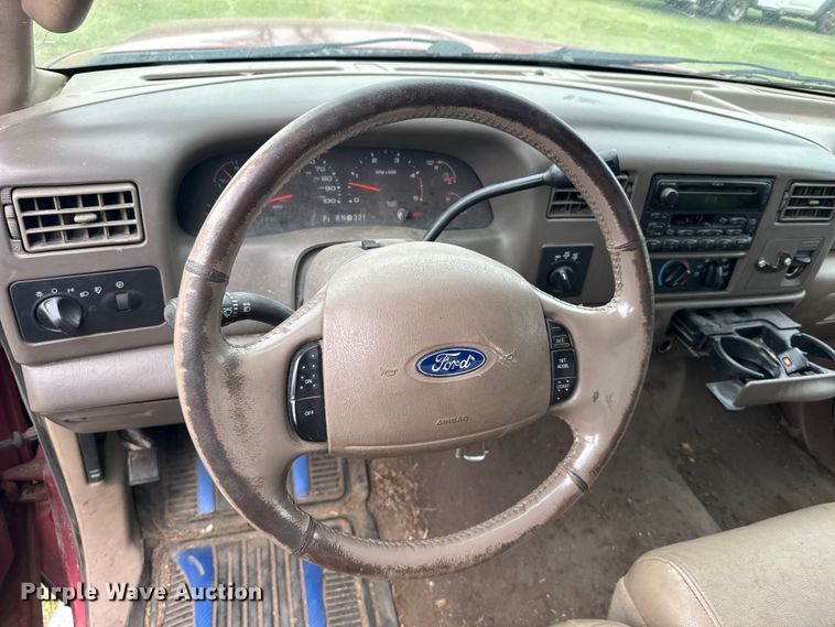 image for item FB7254 2003 Ford F250 Super Duty Crew Cab pickup truck