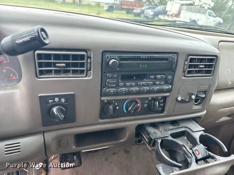 image for item FB7254 2003 Ford F250 Super Duty Crew Cab pickup truck