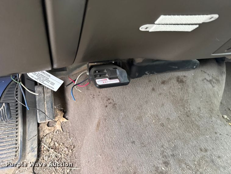 image for item FB7254 2003 Ford F250 Super Duty Crew Cab pickup truck