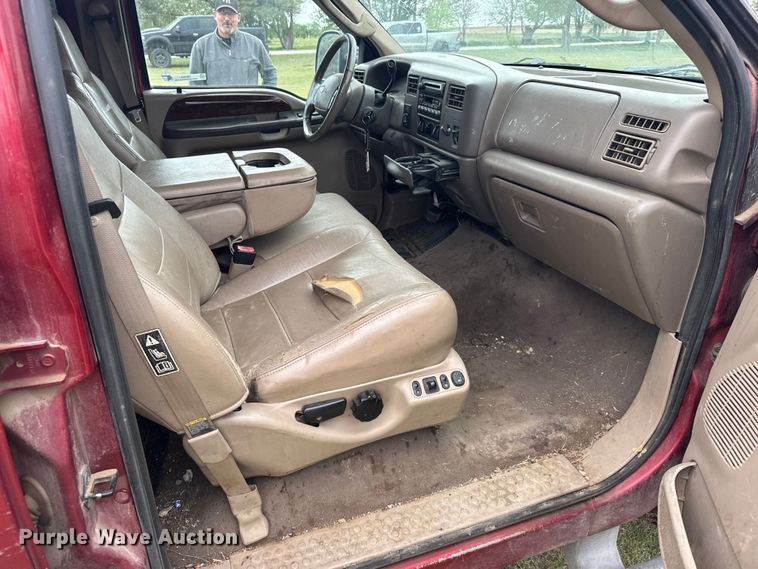 image for item FB7254 2003 Ford F250 Super Duty Crew Cab pickup truck