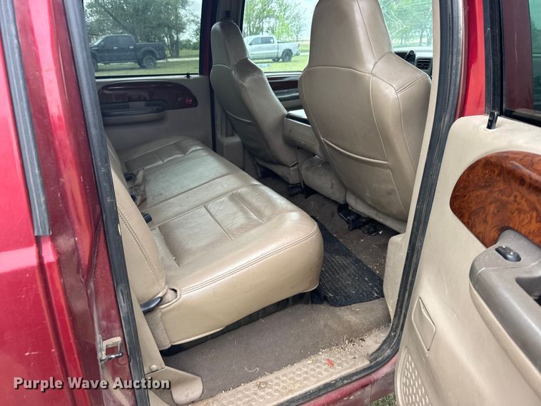 image for item FB7254 2003 Ford F250 Super Duty Crew Cab pickup truck