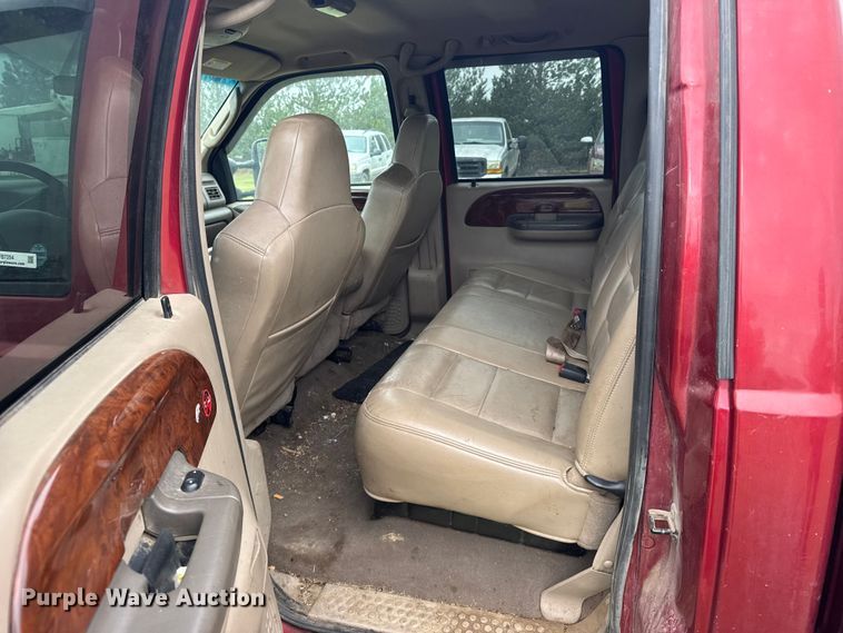 image for item FB7254 2003 Ford F250 Super Duty Crew Cab pickup truck