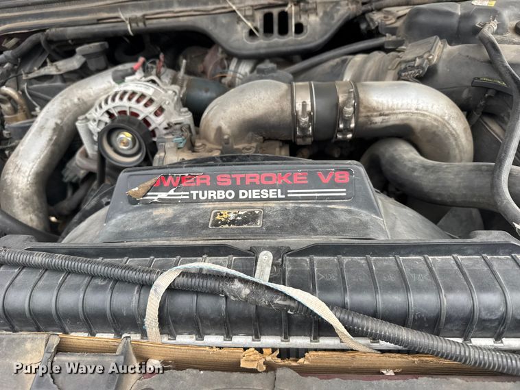 image for item FB7254 2003 Ford F250 Super Duty Crew Cab pickup truck