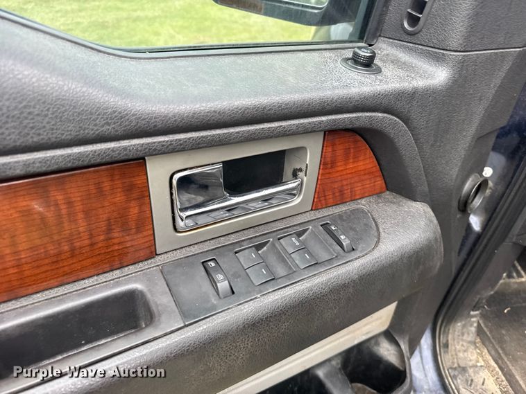 image for item FB7256 2010 Ford F150 Crew Cab pickup truck