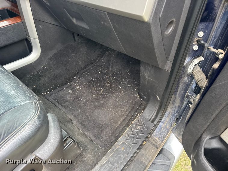 image for item FB7256 2010 Ford F150 Crew Cab pickup truck