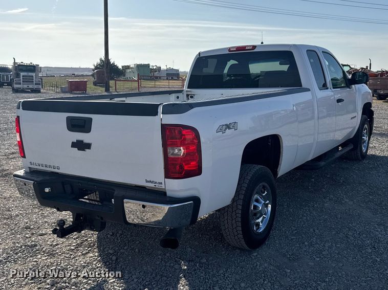 image for item FB7262 2012 Chevrolet Silverado 2500HD Ext. Cab pickup truck