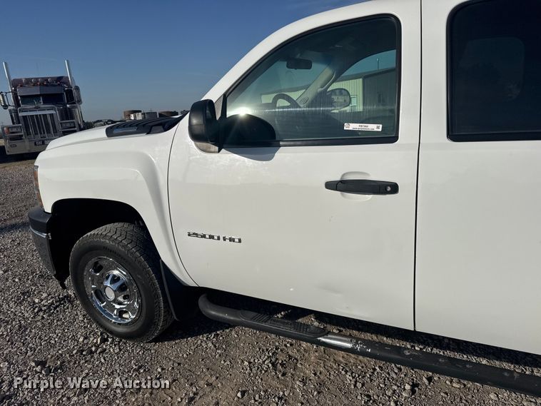 image for item FB7262 2012 Chevrolet Silverado 2500HD Ext. Cab pickup truck