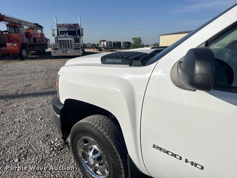 image for item FB7262 2012 Chevrolet Silverado 2500HD Ext. Cab pickup truck