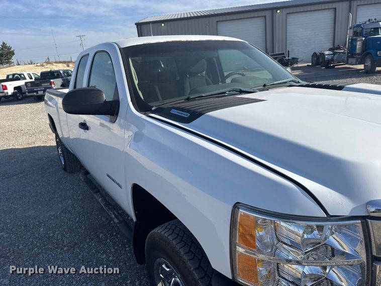 image for item FB7262 2012 Chevrolet Silverado 2500HD Ext. Cab pickup truck