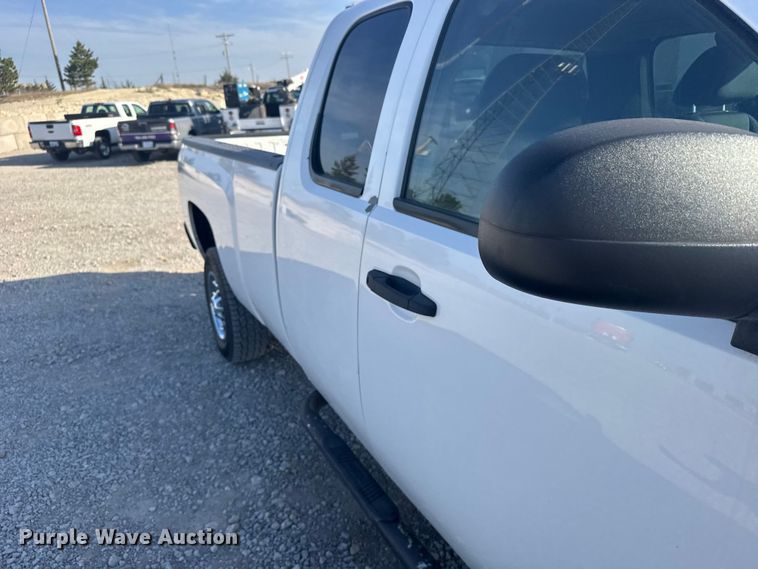 image for item FB7262 2012 Chevrolet Silverado 2500HD Ext. Cab pickup truck