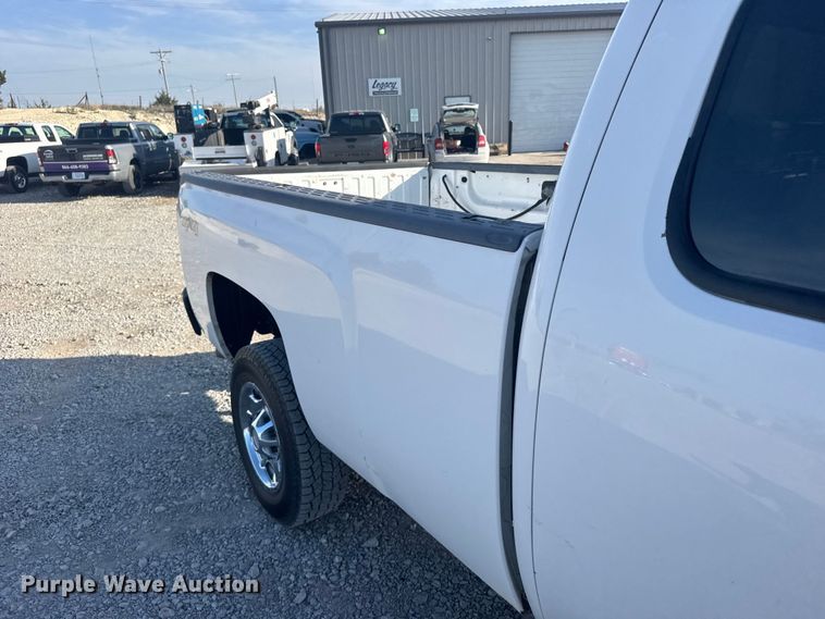 image for item FB7262 2012 Chevrolet Silverado 2500HD Ext. Cab pickup truck