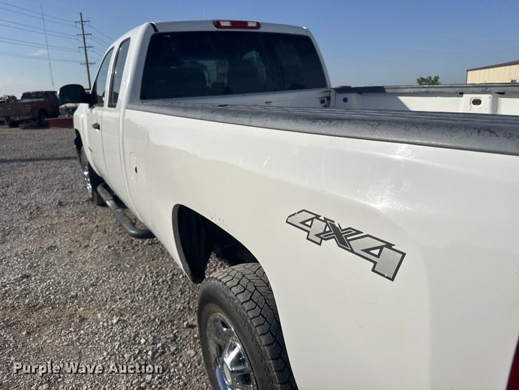 image for item FB7262 2012 Chevrolet Silverado 2500HD Ext. Cab pickup truck