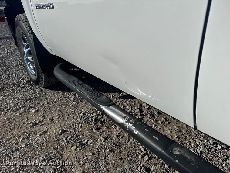 image for item FB7262 2012 Chevrolet Silverado 2500HD Ext. Cab pickup truck