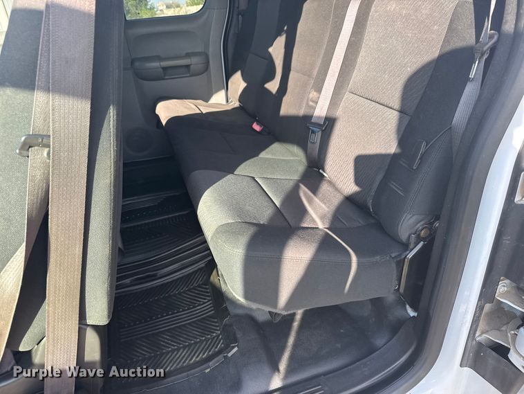 image for item FB7262 2012 Chevrolet Silverado 2500HD Ext. Cab pickup truck