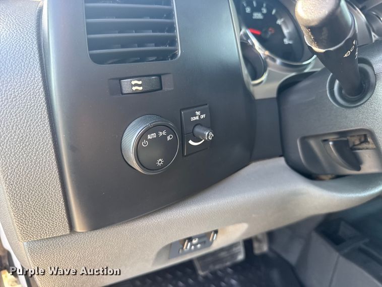 image for item FB7262 2012 Chevrolet Silverado 2500HD Ext. Cab pickup truck