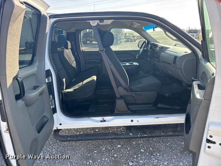 image for item FB7262 2012 Chevrolet Silverado 2500HD Ext. Cab pickup truck