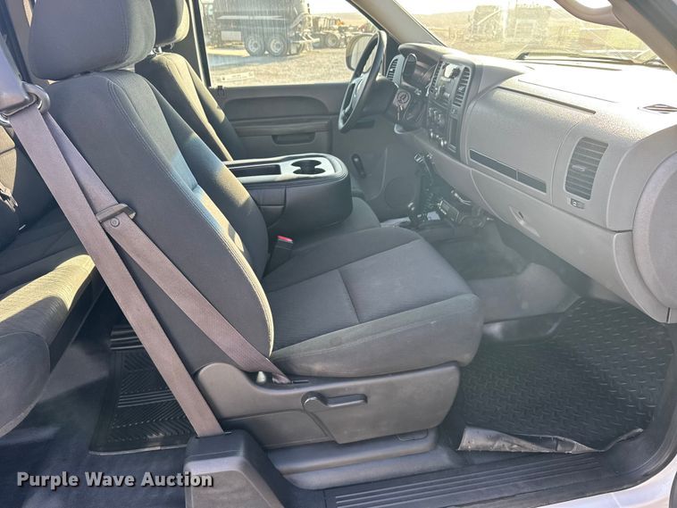 image for item FB7262 2012 Chevrolet Silverado 2500HD Ext. Cab pickup truck