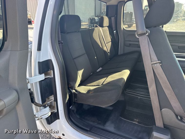 image for item FB7262 2012 Chevrolet Silverado 2500HD Ext. Cab pickup truck