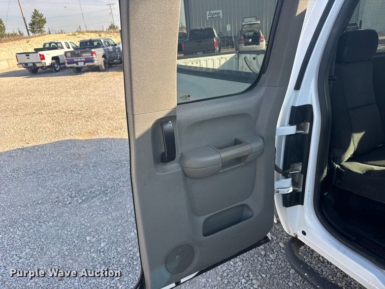 image for item FB7262 2012 Chevrolet Silverado 2500HD Ext. Cab pickup truck