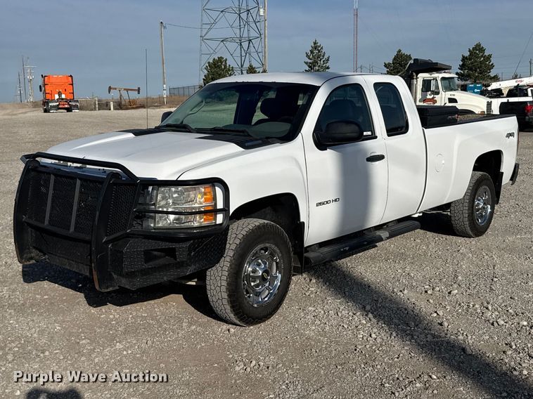 image for item FB7263 2013 Chevrolet Silverado 2500HD Ext. Cab pickup truck
