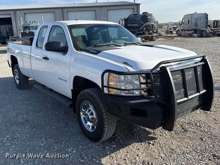 image for item FB7263 2013 Chevrolet Silverado 2500HD Ext. Cab pickup truck
