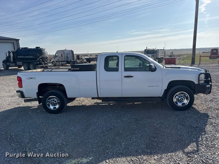 image for item FB7263 2013 Chevrolet Silverado 2500HD Ext. Cab pickup truck