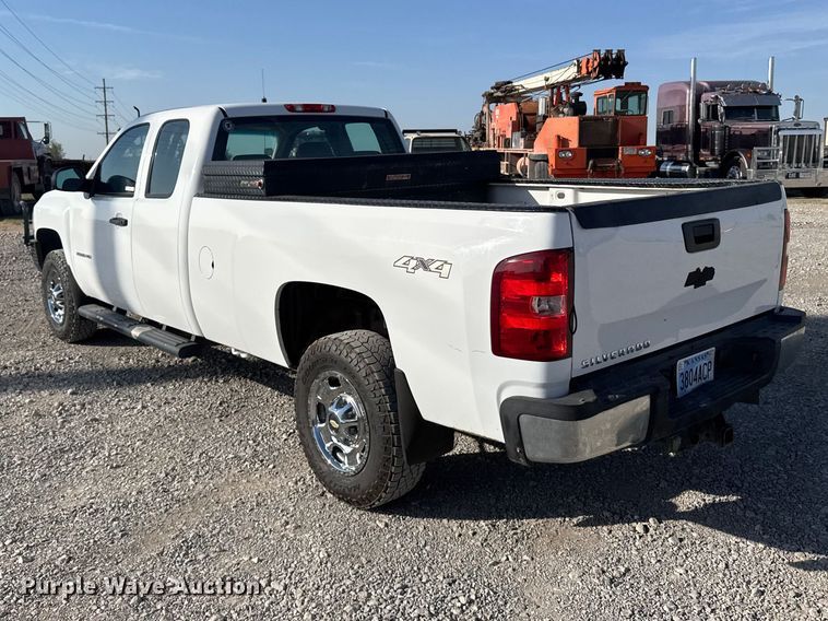 image for item FB7263 2013 Chevrolet Silverado 2500HD Ext. Cab pickup truck
