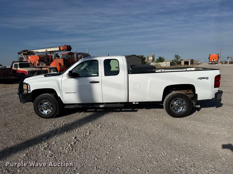 image for item FB7263 2013 Chevrolet Silverado 2500HD Ext. Cab pickup truck