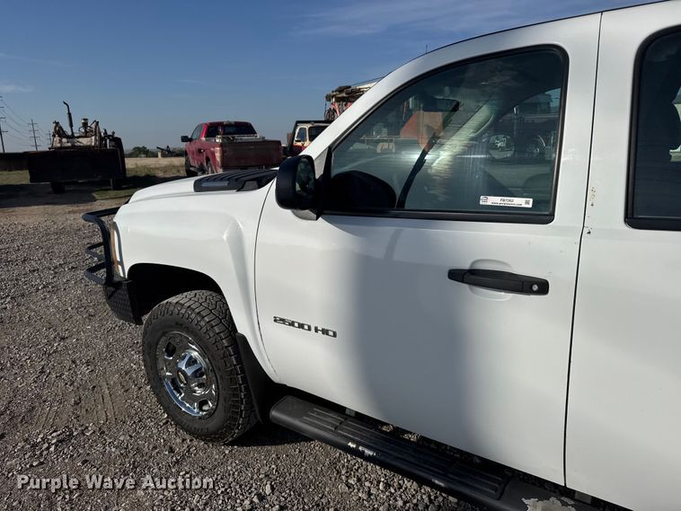image for item FB7263 2013 Chevrolet Silverado 2500HD Ext. Cab pickup truck