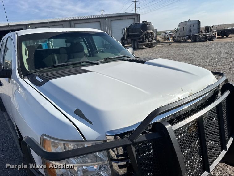 image for item FB7263 2013 Chevrolet Silverado 2500HD Ext. Cab pickup truck