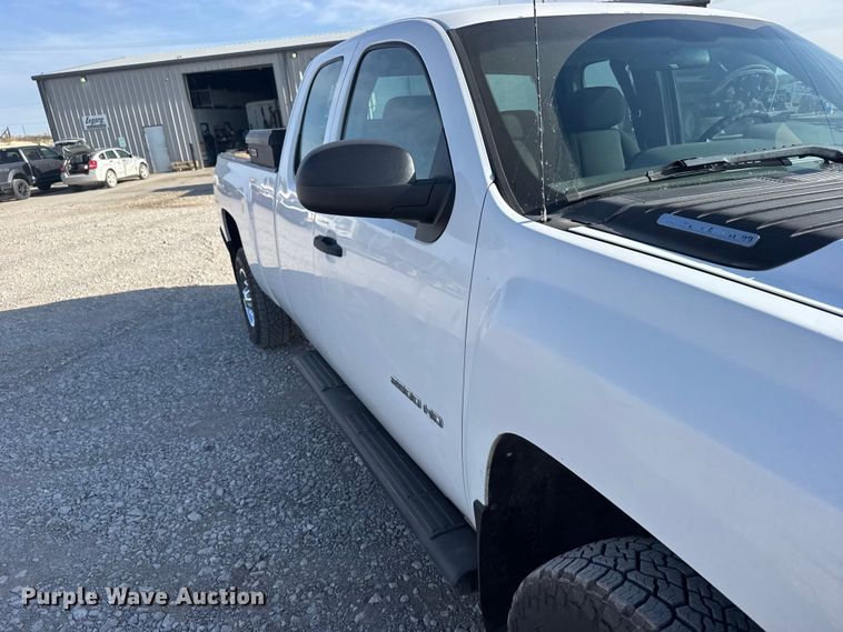 image for item FB7263 2013 Chevrolet Silverado 2500HD Ext. Cab pickup truck