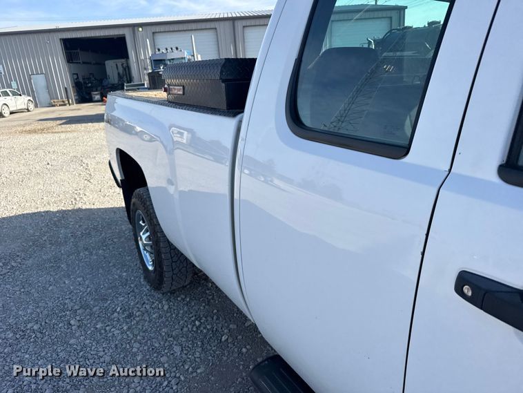 image for item FB7263 2013 Chevrolet Silverado 2500HD Ext. Cab pickup truck