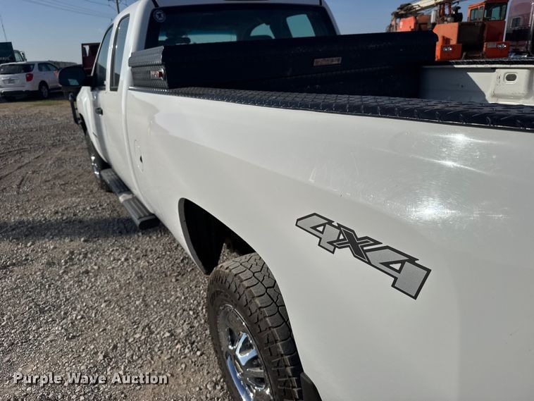 image for item FB7263 2013 Chevrolet Silverado 2500HD Ext. Cab pickup truck