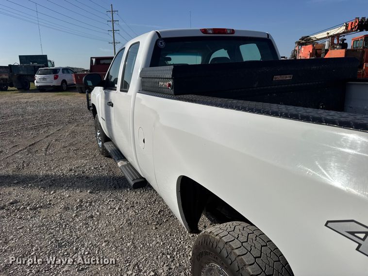 image for item FB7263 2013 Chevrolet Silverado 2500HD Ext. Cab pickup truck