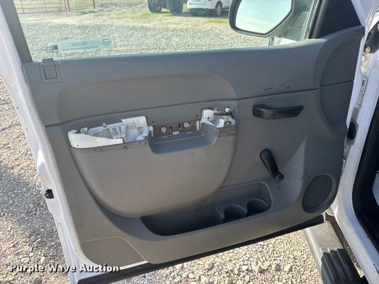 image for item FB7263 2013 Chevrolet Silverado 2500HD Ext. Cab pickup truck