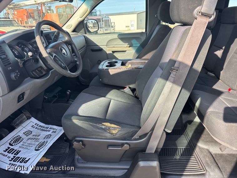 image for item FB7263 2013 Chevrolet Silverado 2500HD Ext. Cab pickup truck