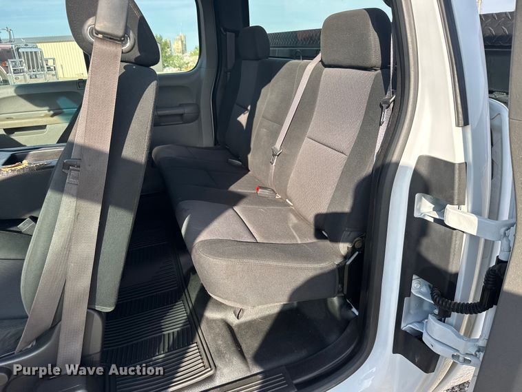 image for item FB7263 2013 Chevrolet Silverado 2500HD Ext. Cab pickup truck