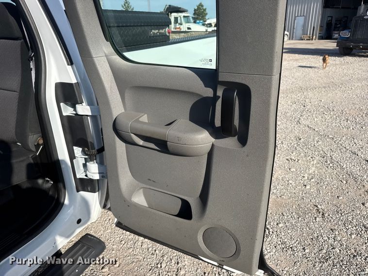 image for item FB7263 2013 Chevrolet Silverado 2500HD Ext. Cab pickup truck